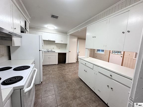 3rd image of 519 Foster St