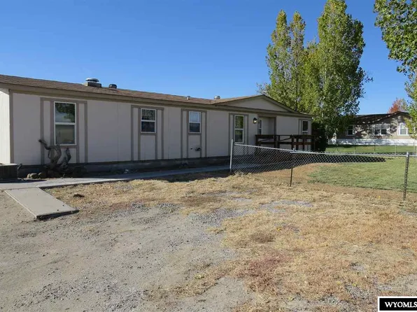 6 Arapahoe Dr, Riverton, WY 82501