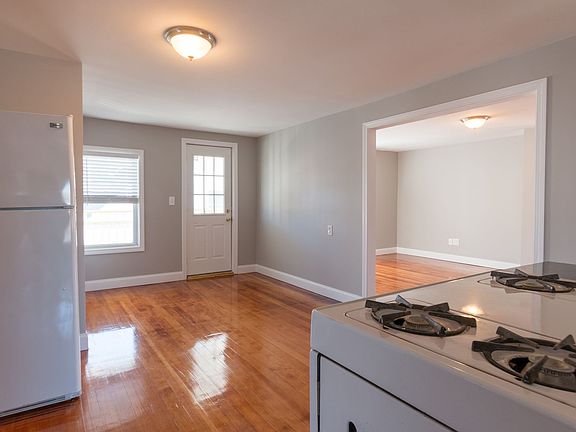 4th image of 13 Lucier St #13E