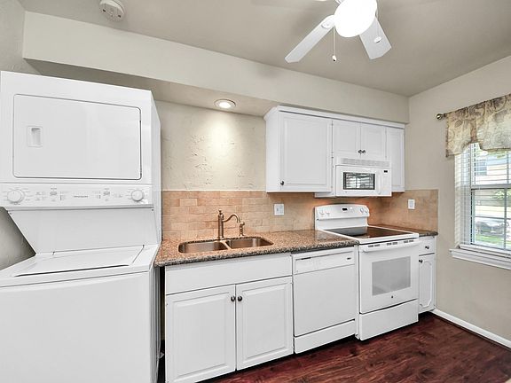 5th image of 6334 Chevy Chase Dr #17