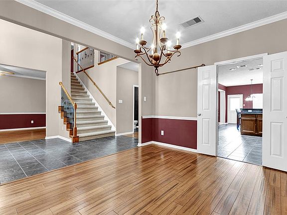 5th image of 702 White Oak Pointe