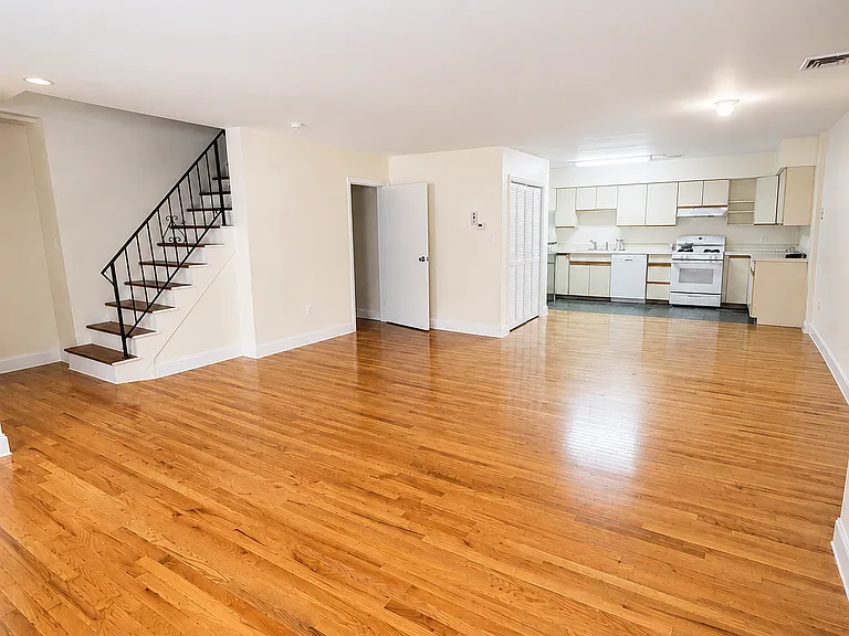 231 Adams St #231 — Photo 7