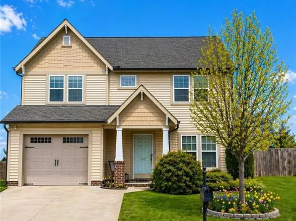 225 Graphite Dr, Gibsonville, NC 27249