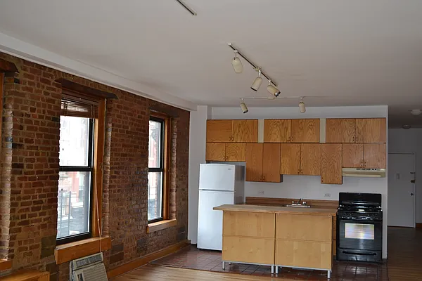 Rented by Tabak Real Estate | media 4