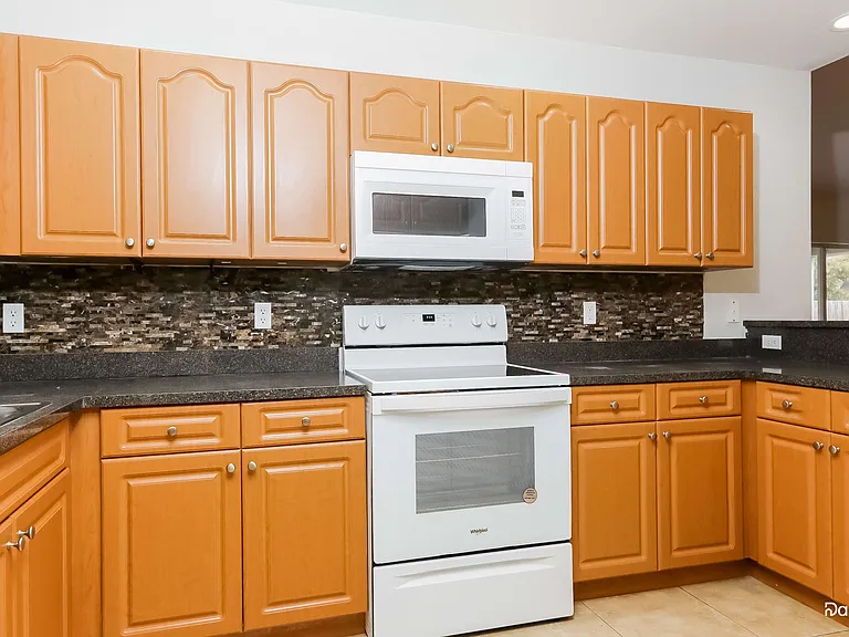 459 SW Laconic Ave — Photo 5