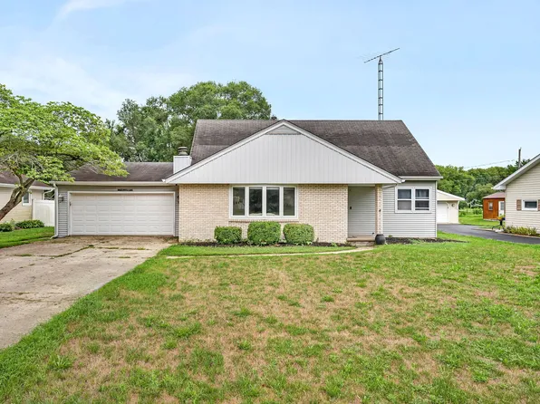 3825 School Dr, Morris, IL 60450