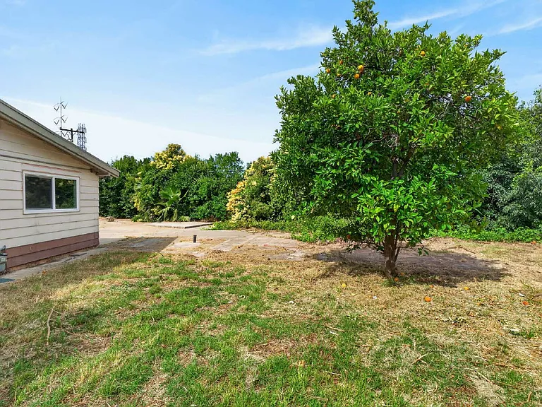 6428 Tapo Ct — Photo 32