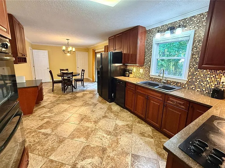 6725 Ridge Moore Dr — Photo 3