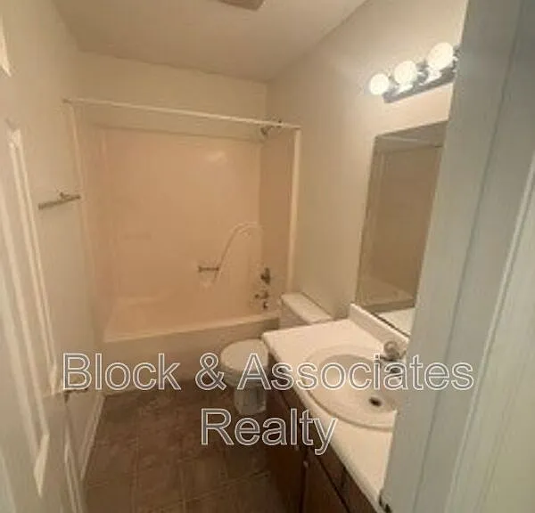 1325 Timberlane — Photo 6