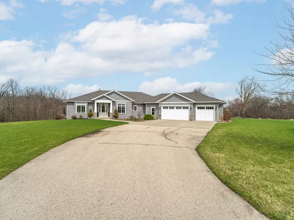 W3869 Garden Dr, Eden, WI 53019