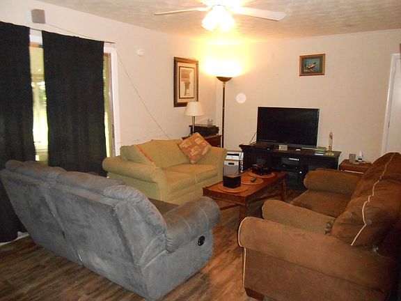 3rd image of 418 Essex Dr #86db7452e