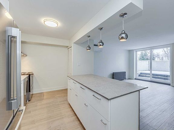 3rd image of 1089 Broadview Ave #2
