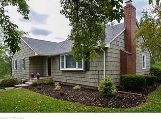 15 Valley View Dr, Bloomfield, CT 06002