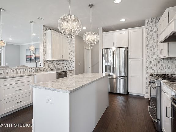 5th image of 149 W Kennedy Ln #207