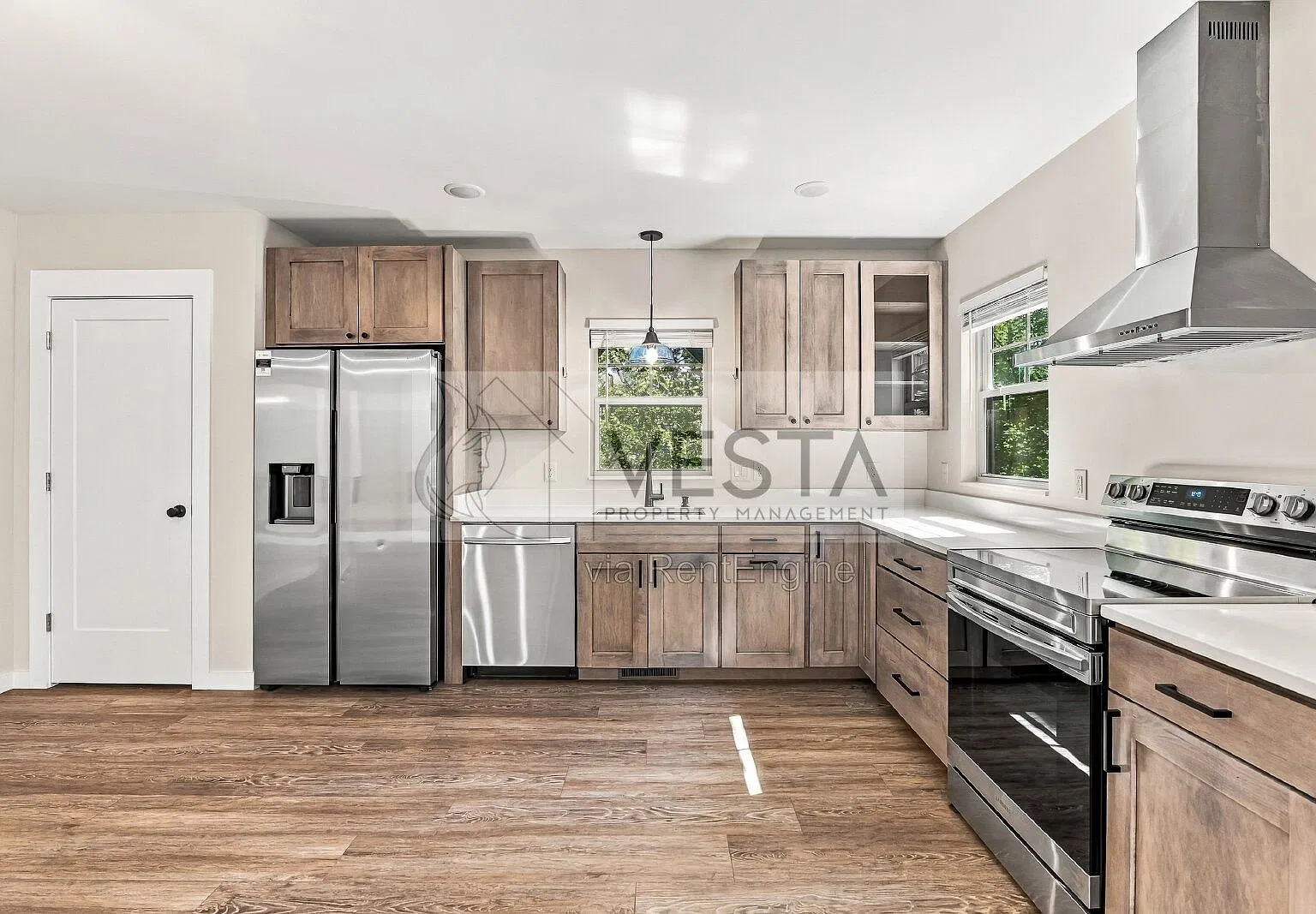 1 bed, 1.0 bath, 889 sqft, $1,675 — Photo 2