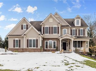 3 Summers Cir, Pittsford, NY 14534