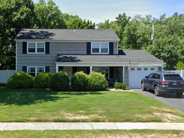 8 Imbrook Ln, Aberdeen, NJ 07747