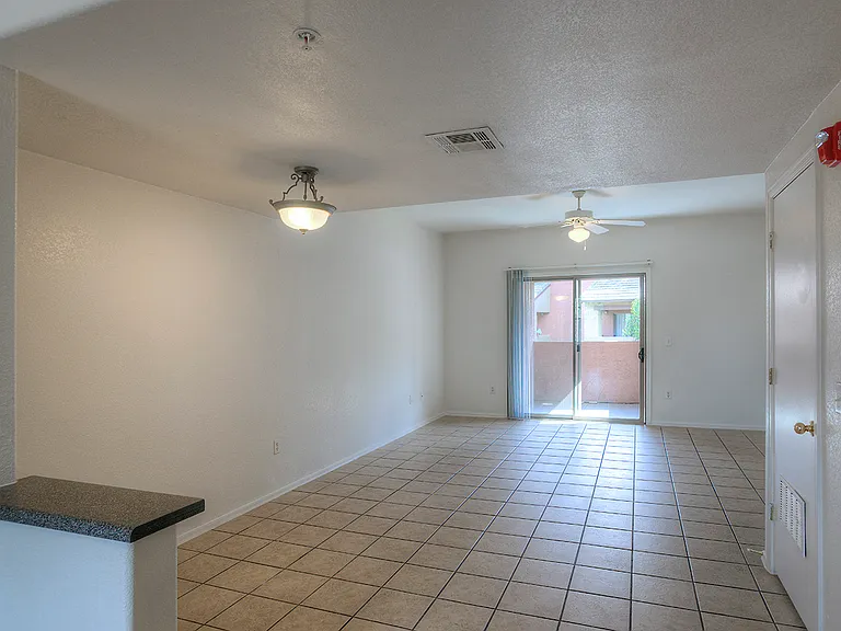 San Clemente Apartments — Photo 15