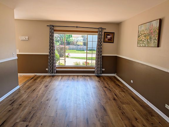 4th image of 1 Oak Meadow Ct