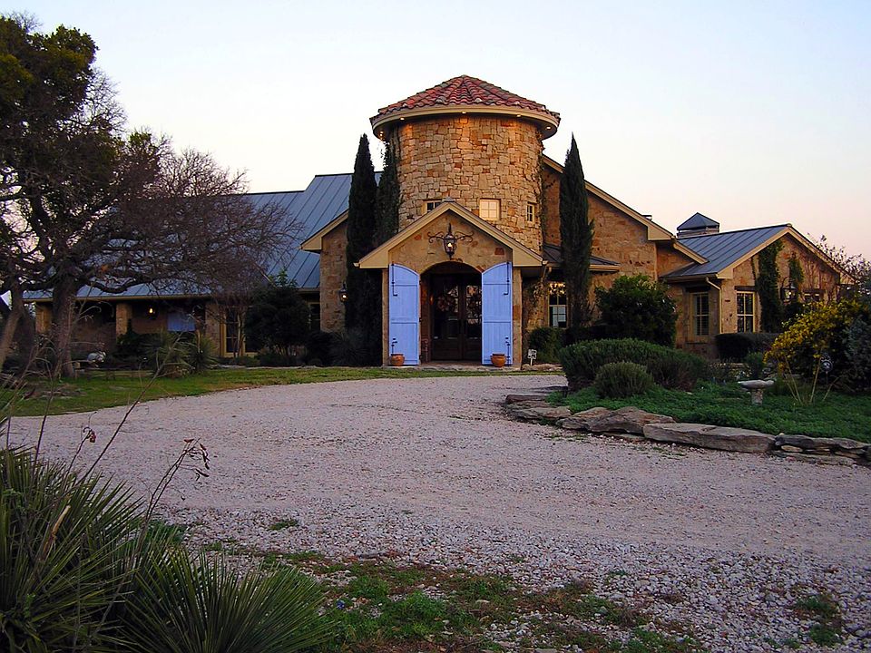 1st image of 630 Scenic View Dr