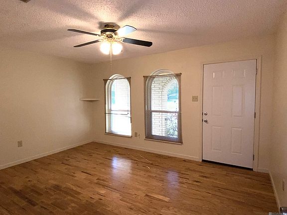 5th image of 14322 Festus Dr