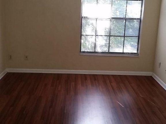 5th image of 995 Fox Trace Ct
