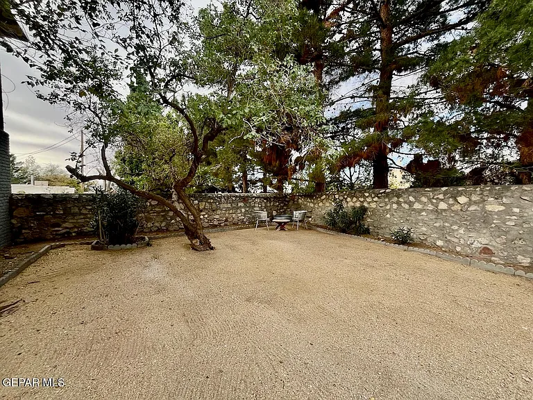 1203 Madeline Dr #B — Photo 14