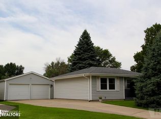 1405 N 9th Ave E, Newton, IA 50208
