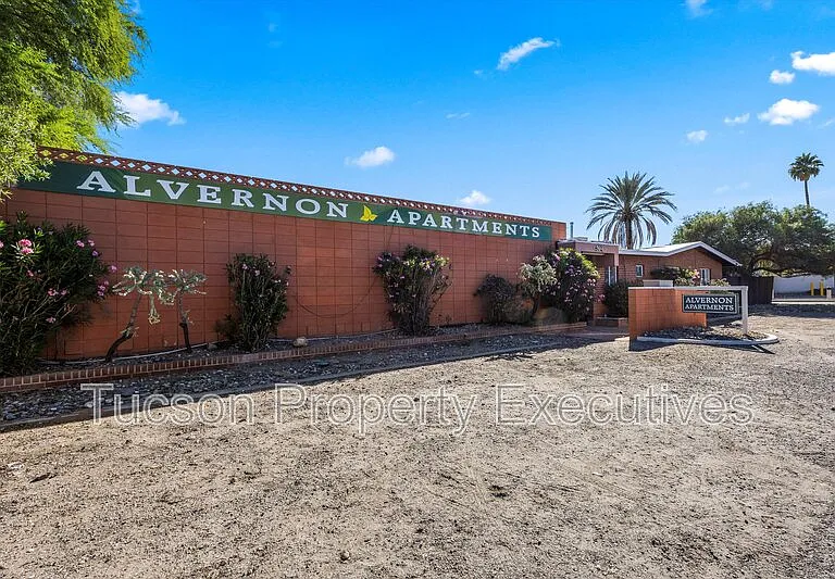 802 N Alvernon Way E — Photo 21