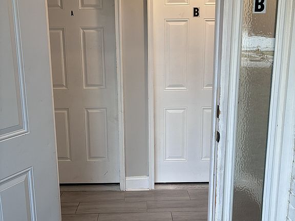 2nd image of 1421 Vesta Ave #B