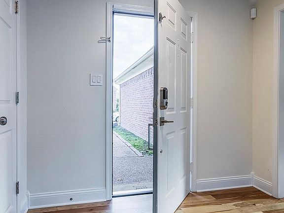 4th image of 9760 Kingsridge Dr