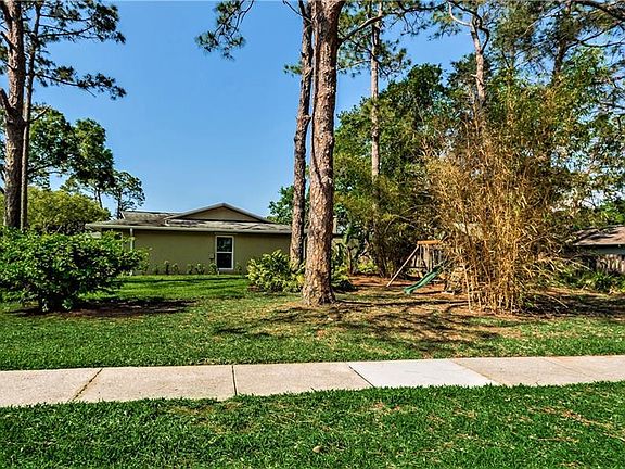 4th image of 3625 Fairway Forest Cir