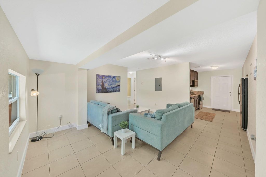 1412 NE 25th Court, photo 8