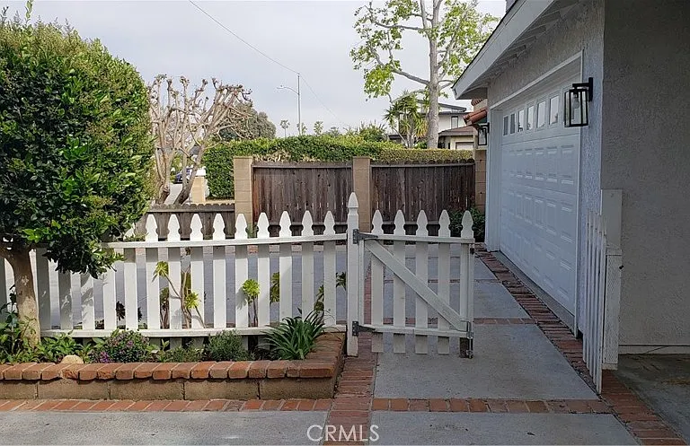 215 Knox St — Photo 38