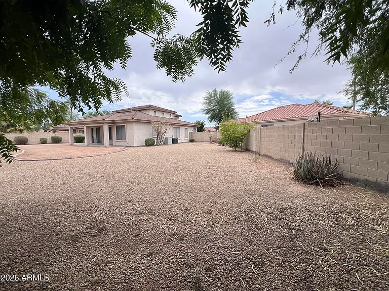 218 E Sunburst Ln — Photo 24