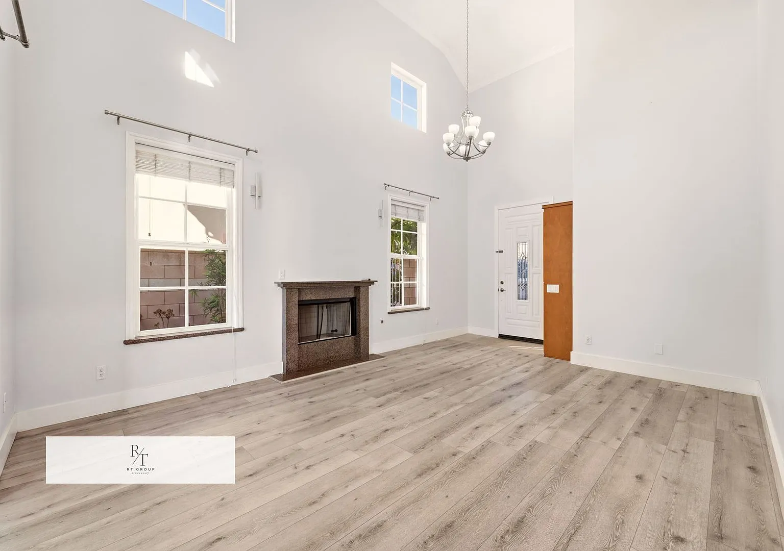 Bright & Spacious 4-Bedroom Home in El Monte Gated Community with a 3-Car Garage — Photo 4