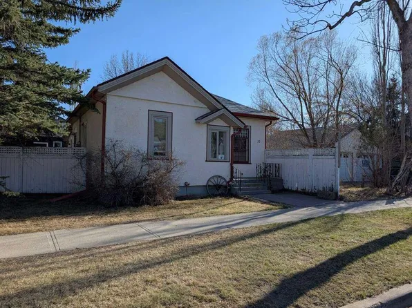 53 N Elma St W, Okotoks, AB T1S 1J8