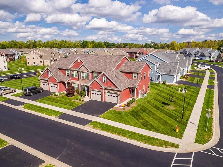 Saratoga Crossing Apartments & Townhomes — Photo 1