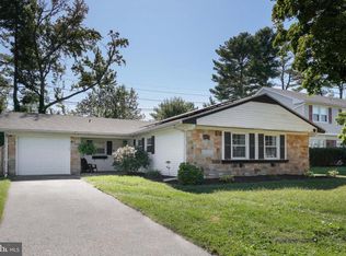 40 Holiday Ln, Willingboro, NJ 08046
