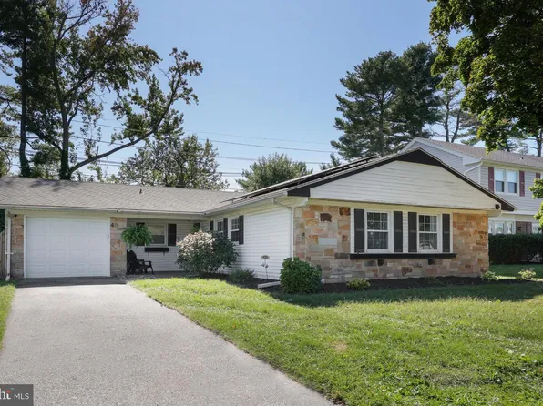 40 Holiday Ln, Willingboro, NJ 08046