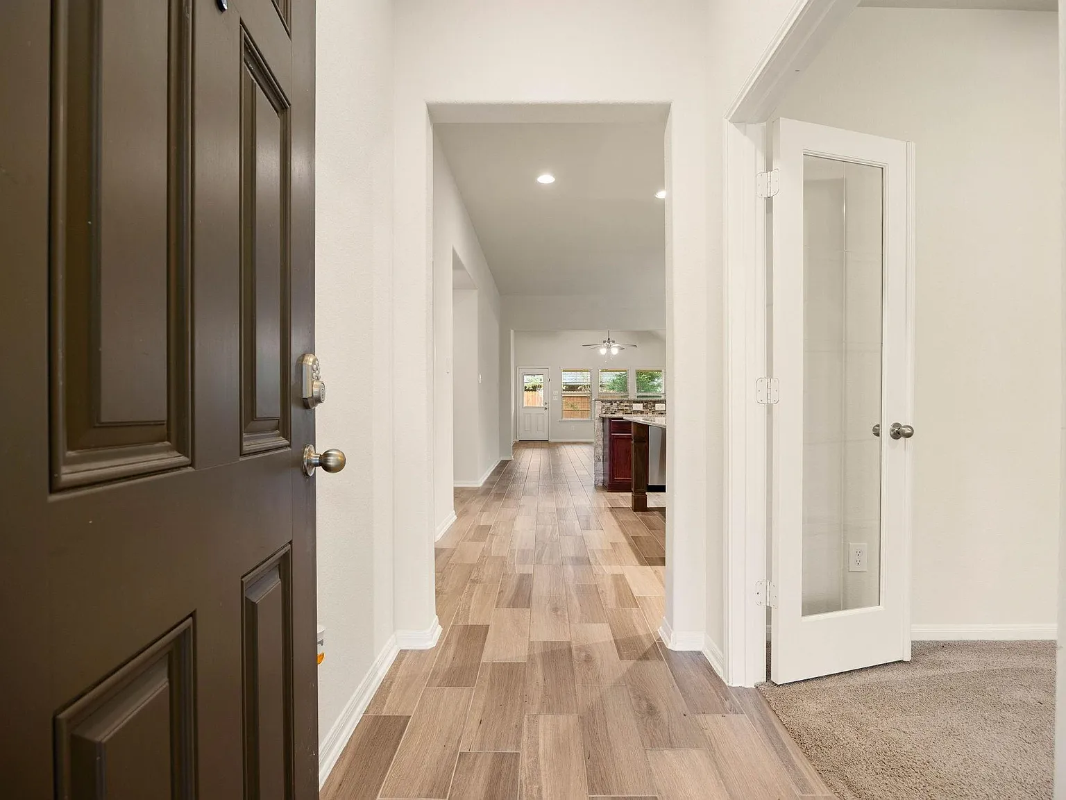 3 bed, 2.0 bath, 1776 sqft, $2,150 — Photo 2