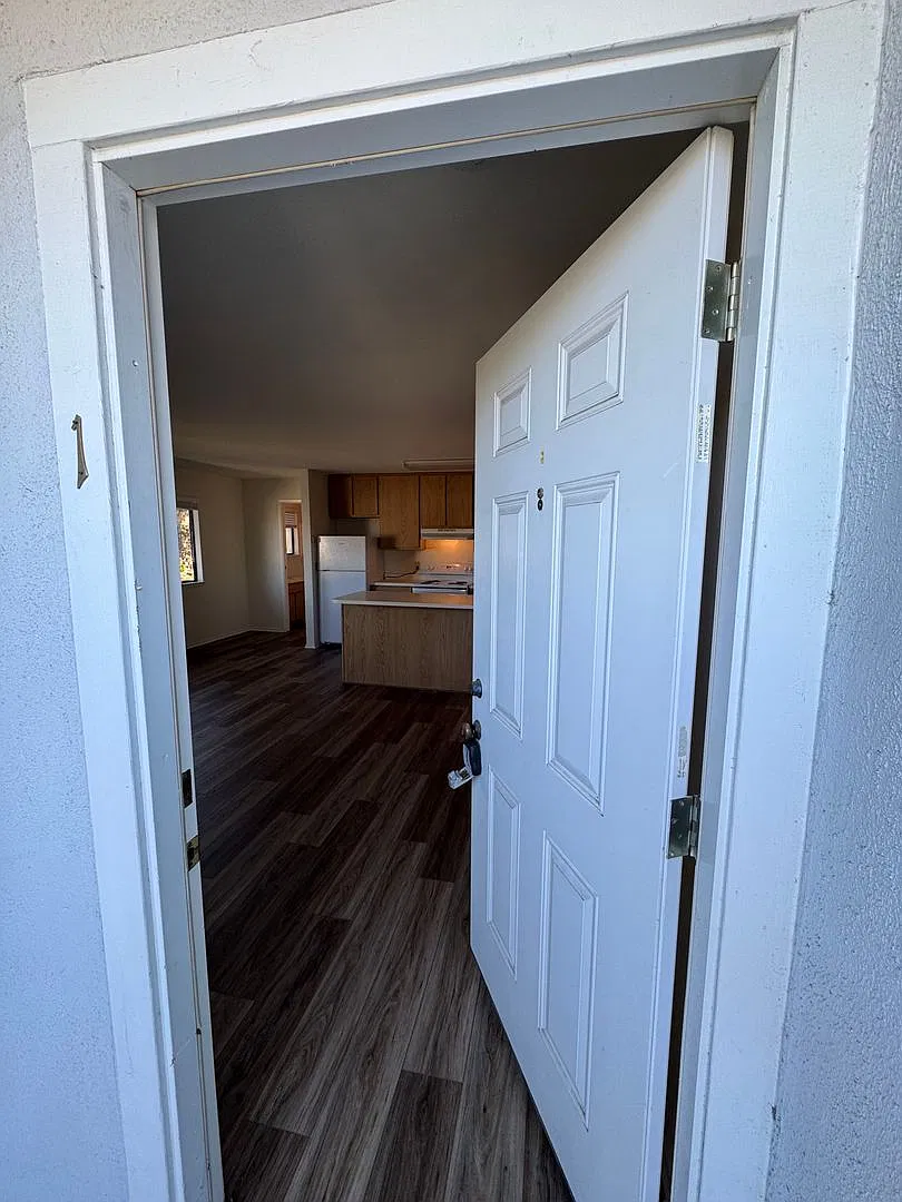 1102 6th Street-Unit 1 — Photo 3