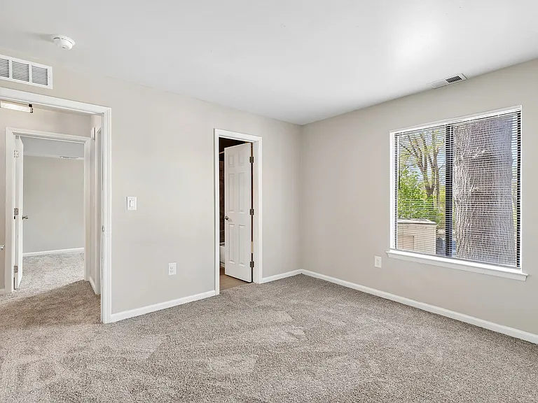 Pointe West Apartments — Photo 44