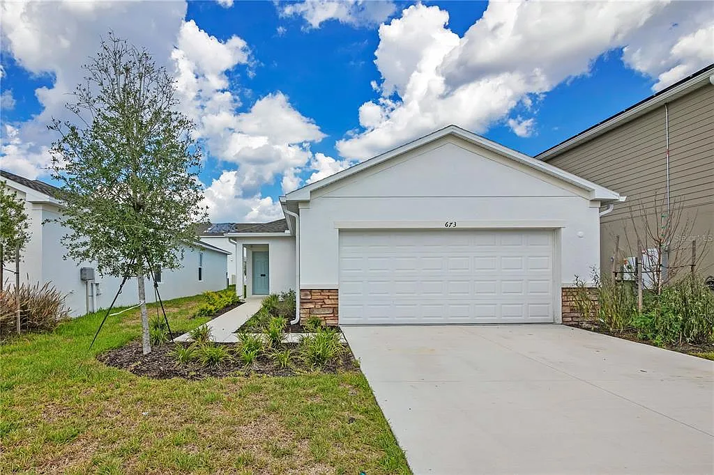 3 bed, 2.0 bath, 1457 sqft, $2,000 — Photo 1