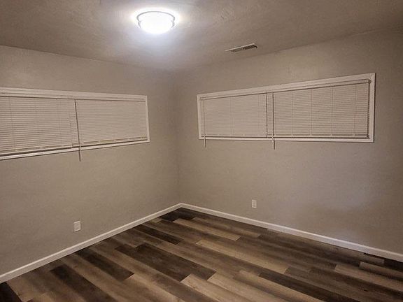 5th image of 406 E Walnut Ave