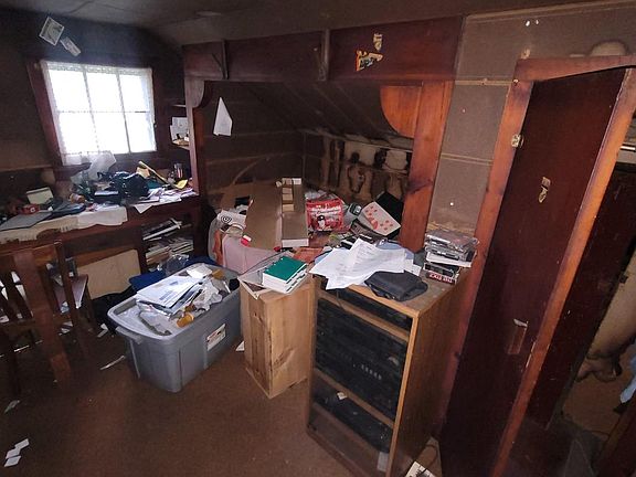 4th image of 1599 Union St