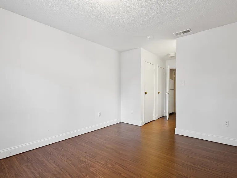 12220 Apache Avenue — Photo 14