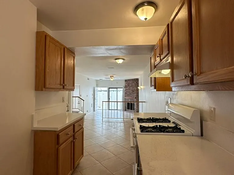 22865 Del Valle St #6 — Photo 8