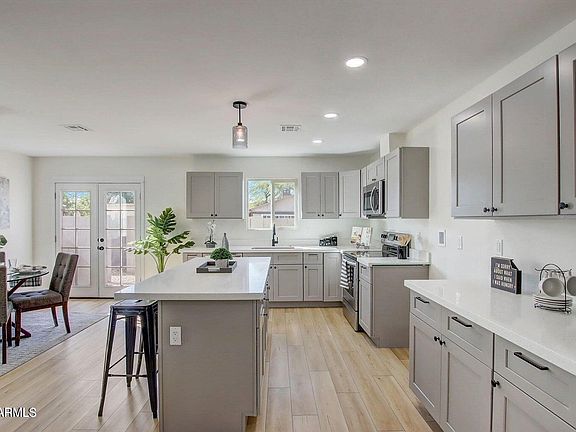 4th image of 2509 E BROADWAY Road #2