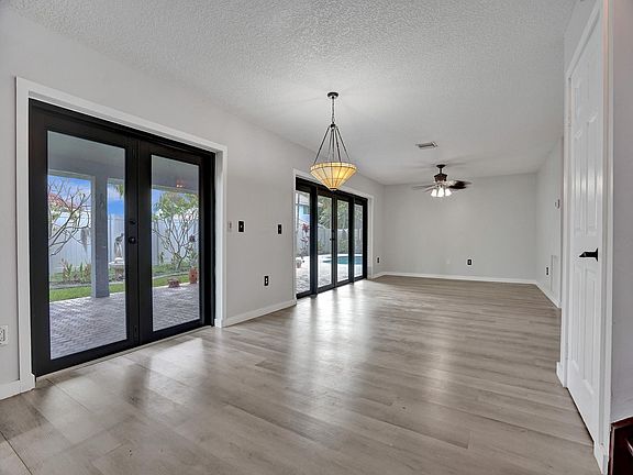 4th image of 14420 Sumter Manor